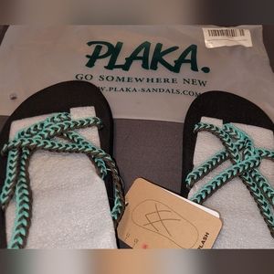 NWT Plaka flip flop sandals toe loop Size 9
